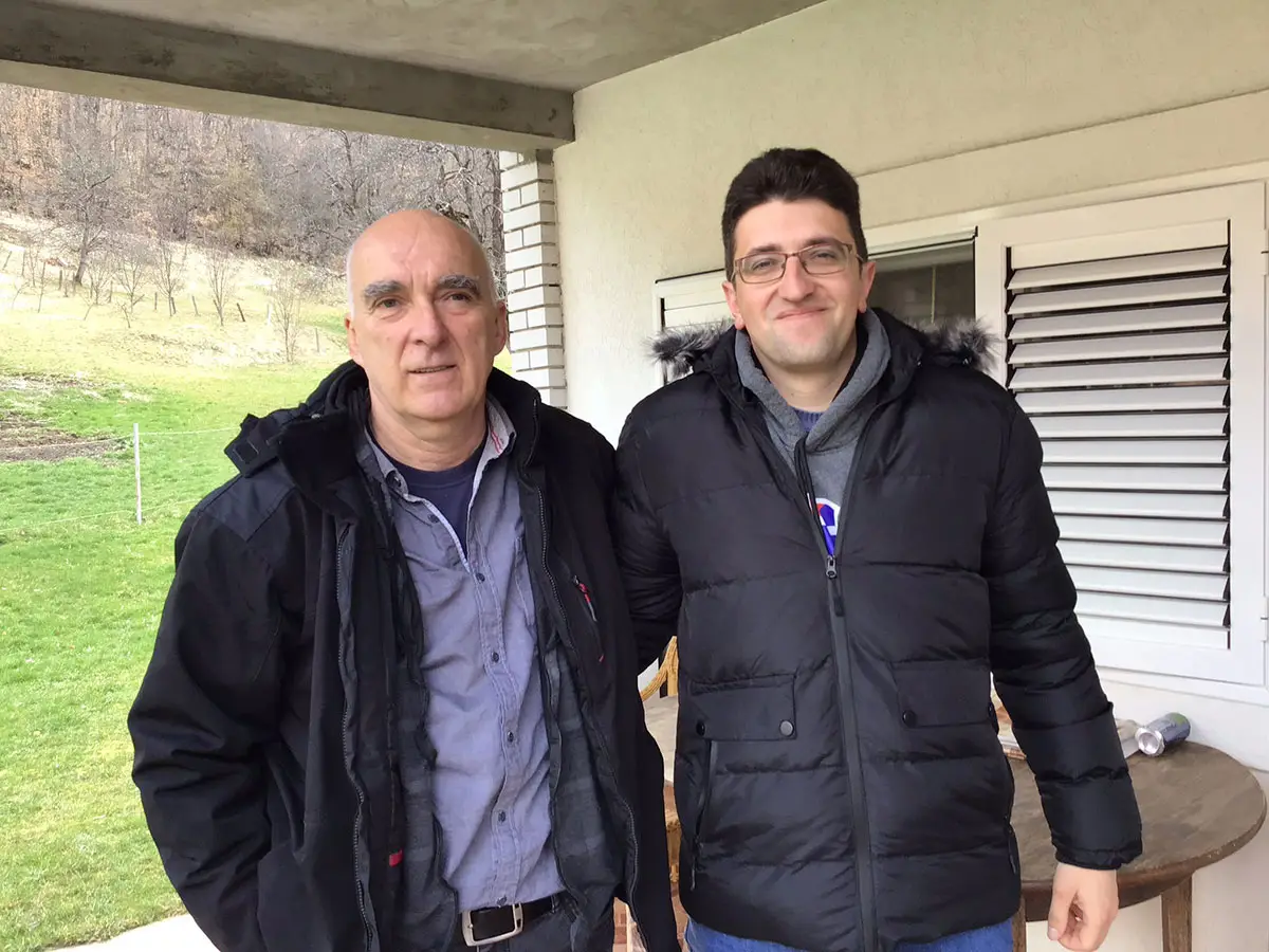 Wanderimker Željko Mitrić (links) und sein Übersetzer